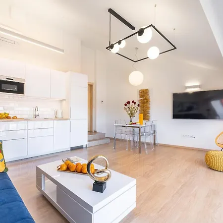 Exclusive Old Town With Views & Ac By Easybnb Premium Apartment