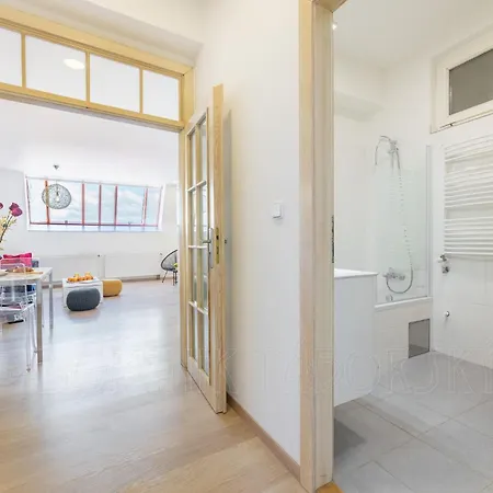 Exclusive Old Town With Views & Ac By Easybnb Premium Apartment