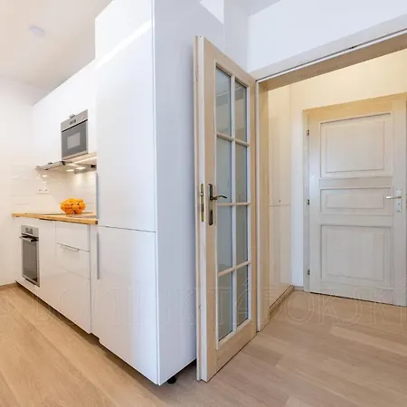 Apartamento Karlova Old Town *