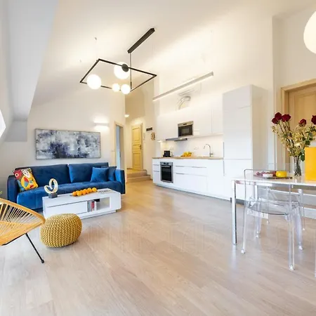 Апартаменты Exclusive Old Town With Views & Ac By Easybnb Premium