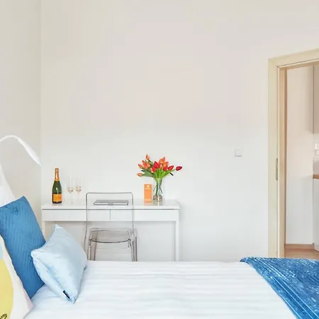 Апартаменты Exclusive Old Town With Views & Ac By Easybnb Premium