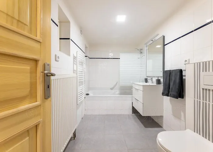 Exclusive Old Town With Views & Ac By Easybnb Premium Apartament *