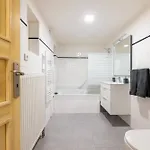 Exclusive Old Town With Views & Ac By Easybnb Premium Apartman *