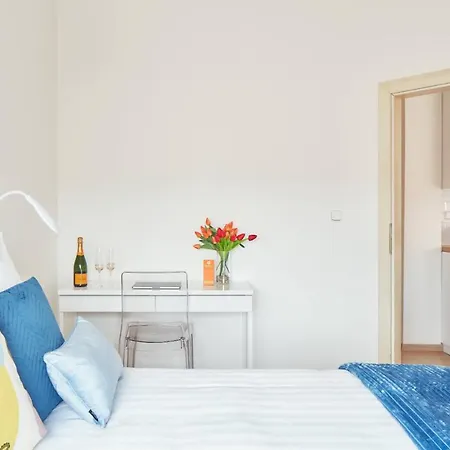 Exclusive Old Town With Views & Ac By Easybnb Premium Apartment *