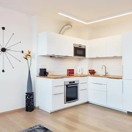 Exclusive Old Town With Views & Ac By Easybnb Premium Apartment