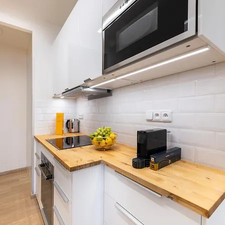 Exclusive Old Town With Views & Ac By Easybnb Premium *